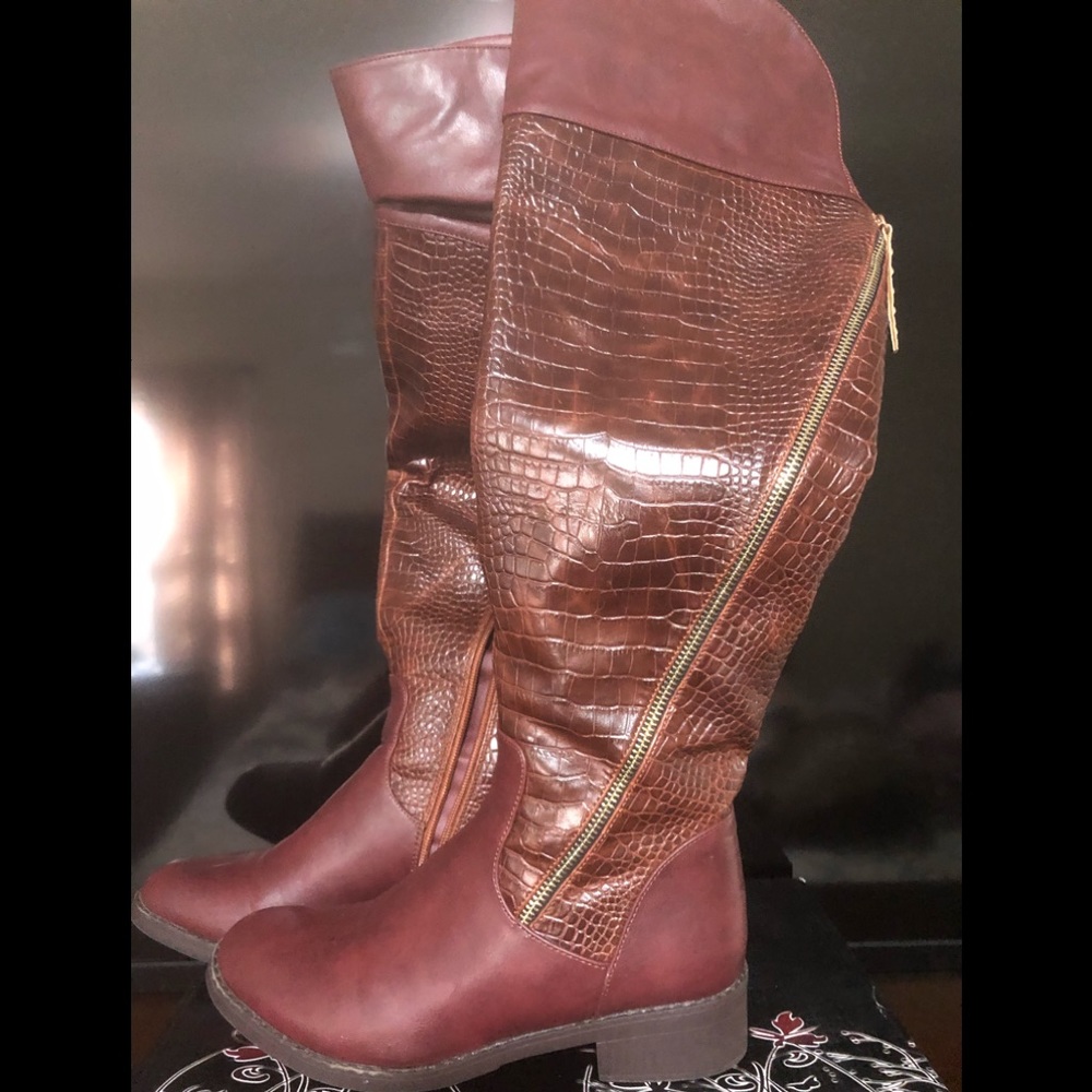 Boots size 9